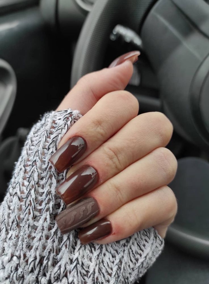 Sweater-Inspired Brown Nails